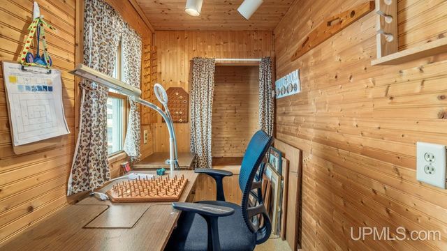 410 S 11th Street, Gladstone, MI 49837