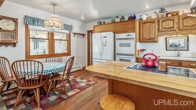 410 S 11th Street, Gladstone, MI 49837