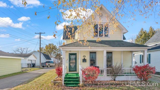 410 S 11th Street, Gladstone, MI 49837