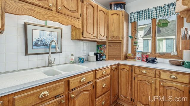 410 S 11th Street, Gladstone, MI 49837