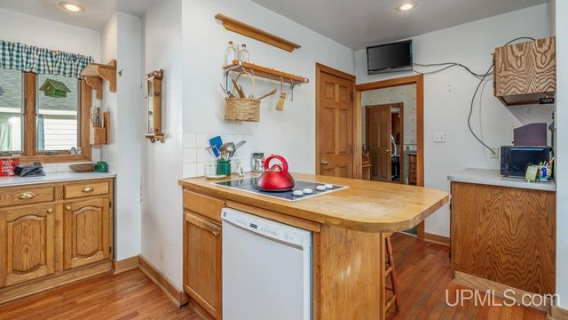 410 S 11th Street, Gladstone, MI 49837