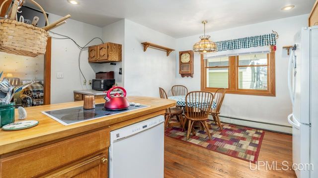 410 S 11th Street, Gladstone, MI 49837