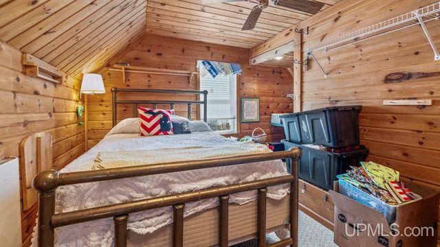 410 S 11th Street, Gladstone, MI 49837