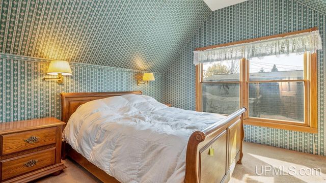 410 S 11th Street, Gladstone, MI 49837