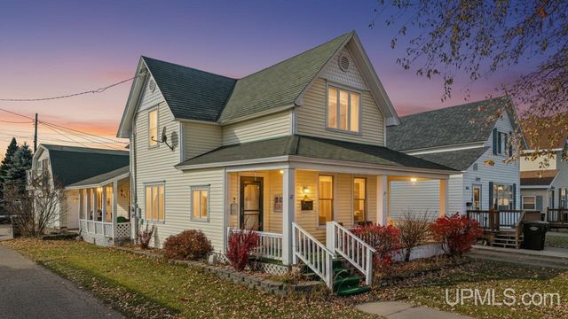 410 S 11th Street, Gladstone, MI 49837