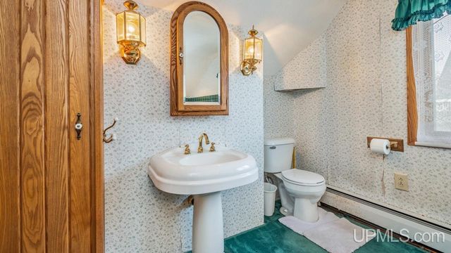 410 S 11th Street, Gladstone, MI 49837