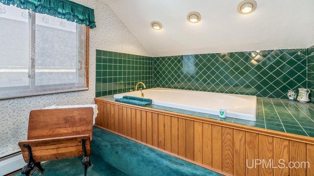 410 S 11th Street, Gladstone, MI 49837