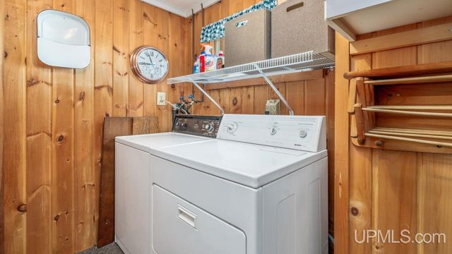 410 S 11th Street, Gladstone, MI 49837