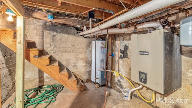 410 S 11th Street, Gladstone, MI 49837