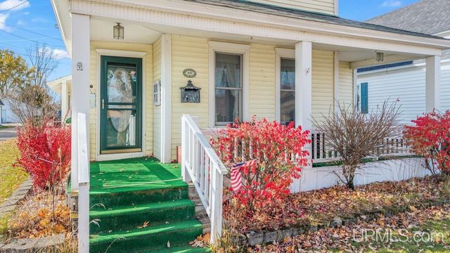 410 S 11th Street, Gladstone, MI 49837