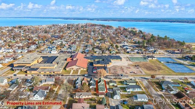 410 S 11th Street, Gladstone, MI 49837