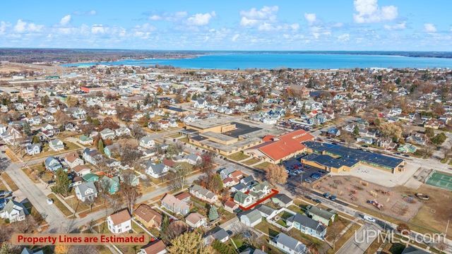 410 S 11th Street, Gladstone, MI 49837