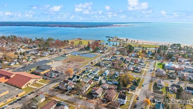 410 S 11th Street, Gladstone, MI 49837