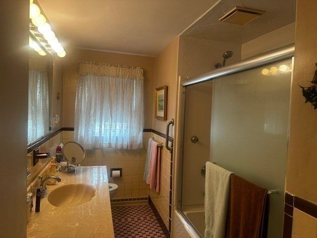 37 Rustcraft Rd, Dedham, MA 02026
