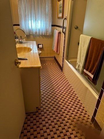 37 Rustcraft Rd, Dedham, MA 02026