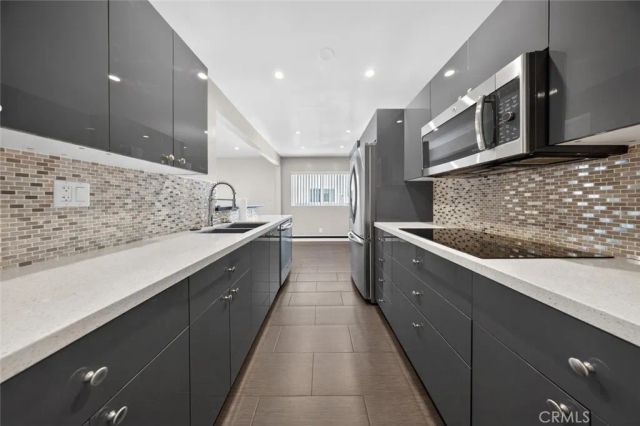 1339 N Columbus Avenue 102, Glendale, CA 91202