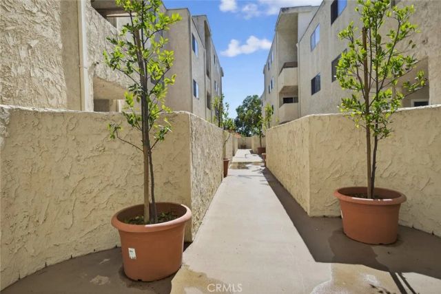 1339 N Columbus Avenue 102, Glendale, CA 91202