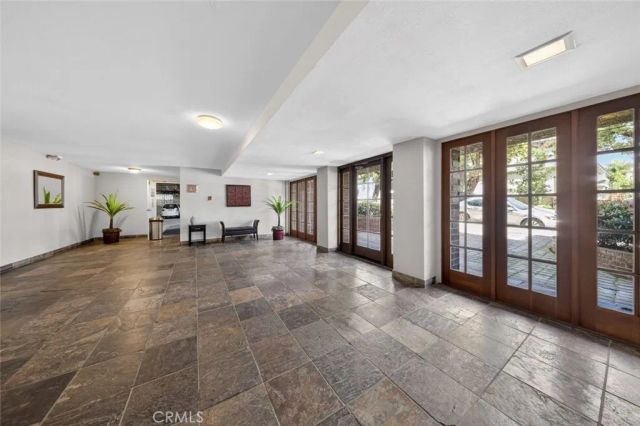 1339 N Columbus Avenue 102, Glendale, CA 91202