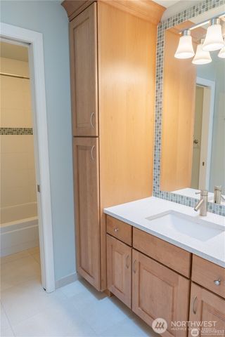 13810 SE 62nd Street, Bellevue, WA 98006