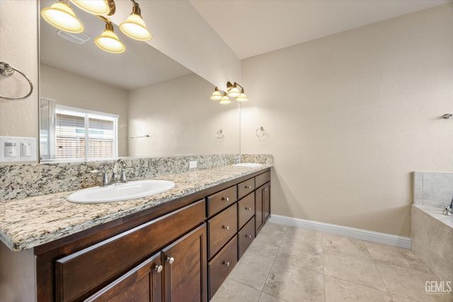 9524 Mountain Peak Lane, Shafter, CA 93263