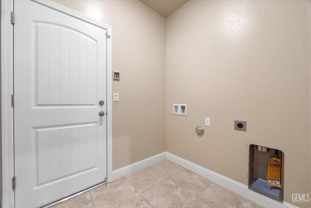 9524 Mountain Peak Lane, Shafter, CA 93263