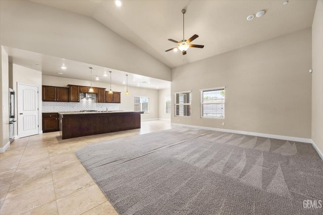 9524 Mountain Peak Lane, Shafter, CA 93263
