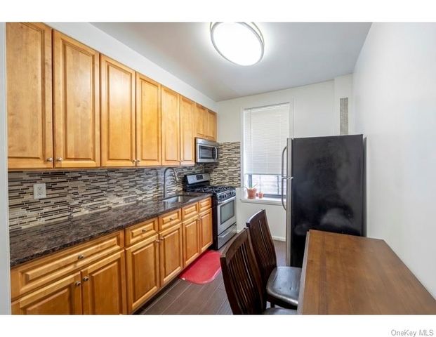 34-39 30th Street 2F, Astoria, NY 11106