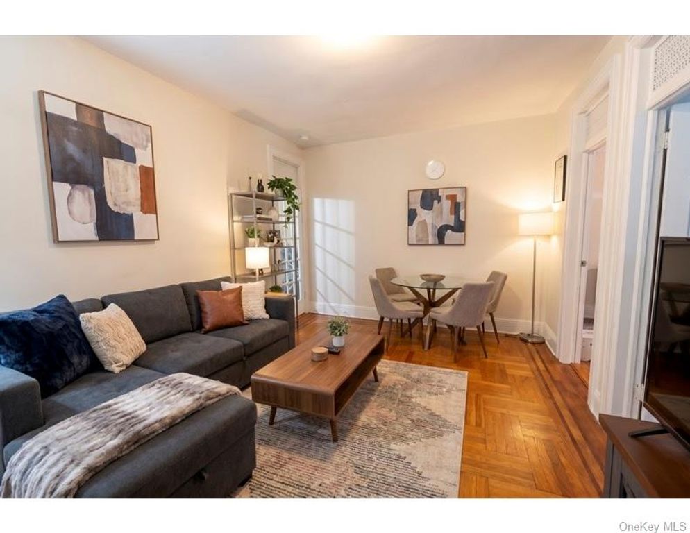 34-39 30th Street 2F, Astoria, NY 11106