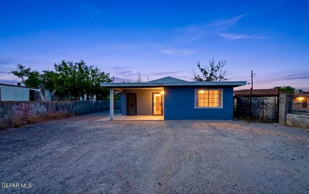 737 Delhi Drive, Socorro, TX 79927