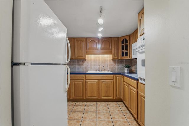 2458 COLUMBIA DRIVE 64, Clearwater, FL 33763