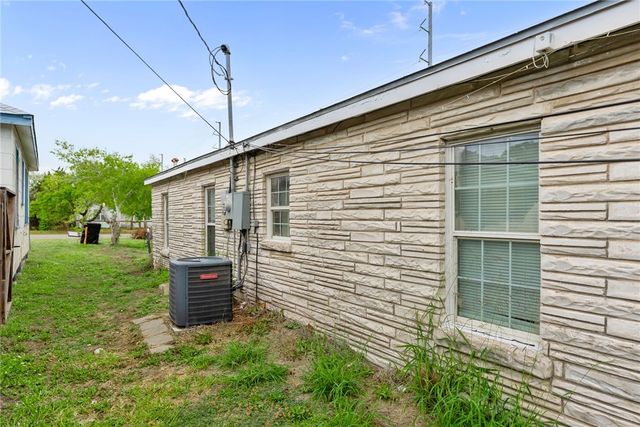 539 W Nelson Ave, Aransas Pass, TX 78336