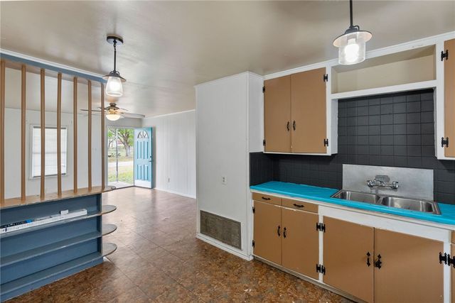539 W Nelson Ave, Aransas Pass, TX 78336