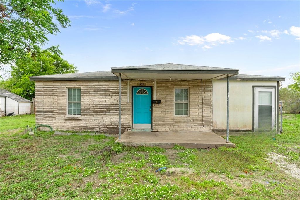 539 W Nelson Ave, Aransas Pass, TX 78336