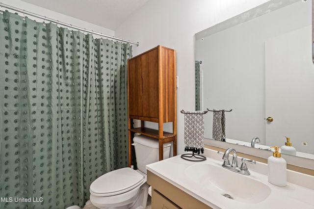 8444 Cedarcrest Drive, Southaven, MS 38671