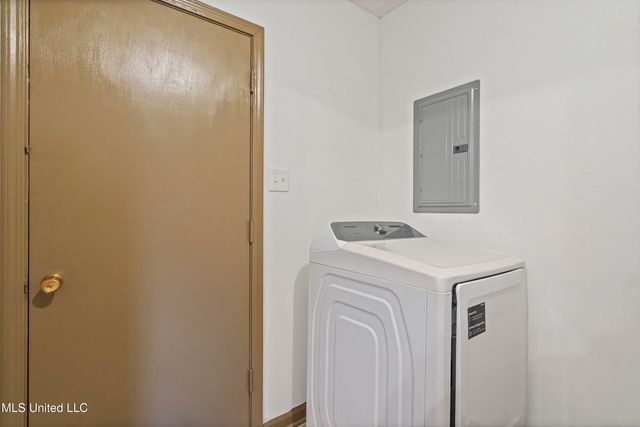 8444 Cedarcrest Drive, Southaven, MS 38671