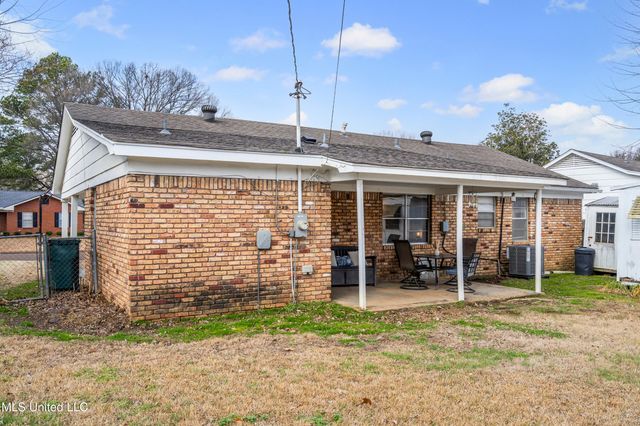 8444 Cedarcrest Drive, Southaven, MS 38671