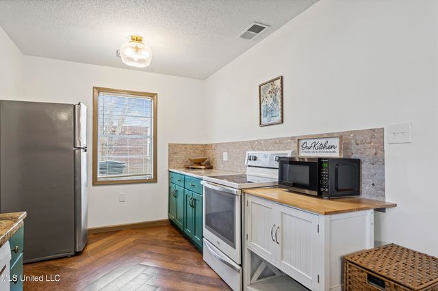 8444 Cedarcrest Drive, Southaven, MS 38671