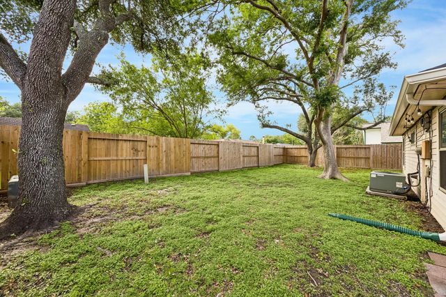 1054 Margate Drive, Pearland, TX 77584