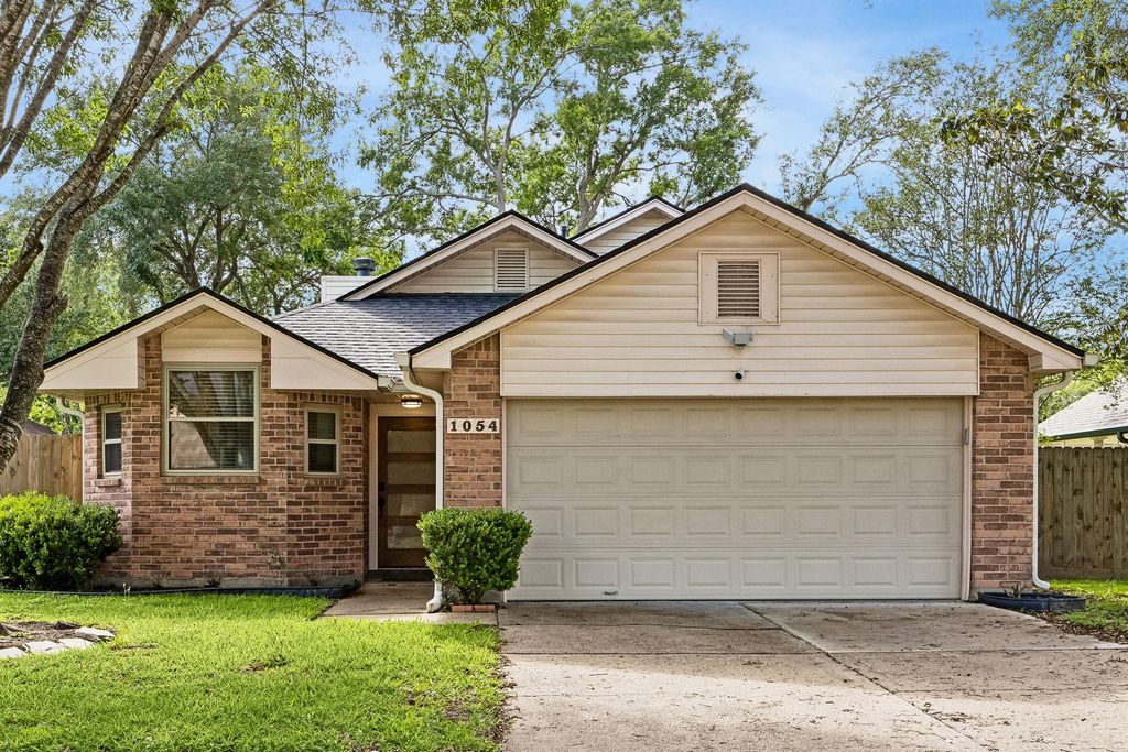 1054 Margate Drive, Pearland, TX 77584