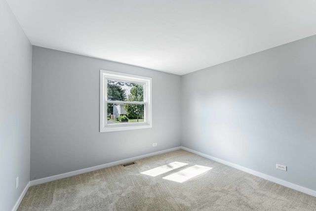132 Garden Drive, Bolingbrook, IL 60440
