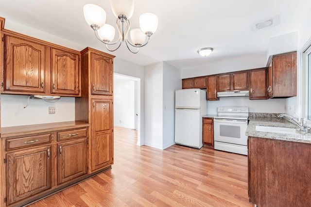 132 Garden Drive, Bolingbrook, IL 60440