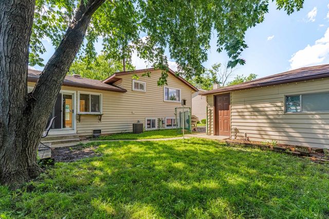 132 Garden Drive, Bolingbrook, IL 60440