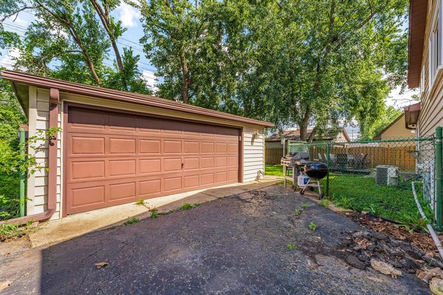 132 Garden Drive, Bolingbrook, IL 60440