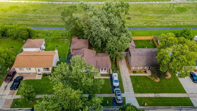 132 Garden Drive, Bolingbrook, IL 60440