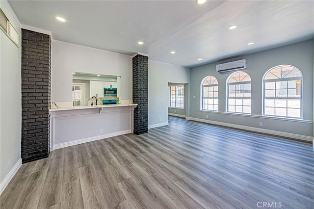 5334 S Victoria, Los Angeles, CA 90043