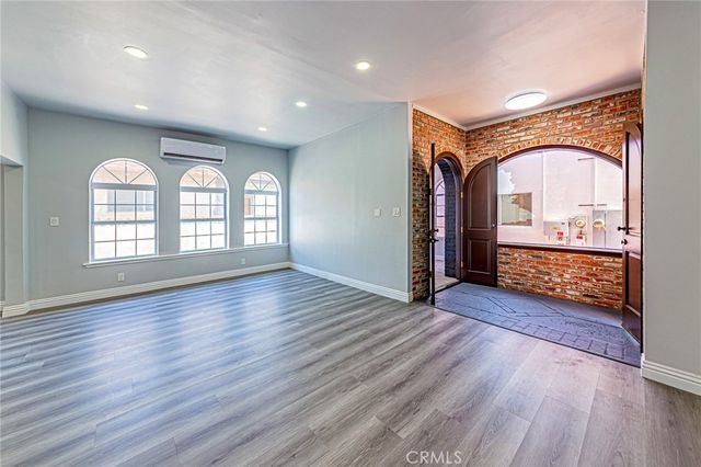 5334 S Victoria, Los Angeles, CA 90043