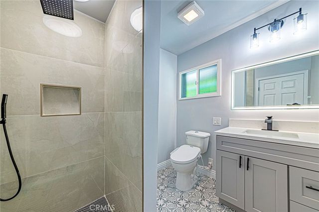 5334 S Victoria, Los Angeles, CA 90043