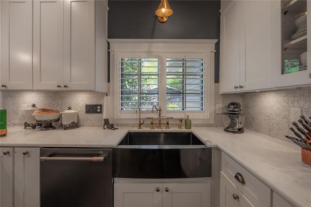 6009 N SUWANEE AVENUE, Tampa, FL 33604