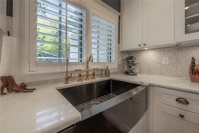 6009 N SUWANEE AVENUE, Tampa, FL 33604