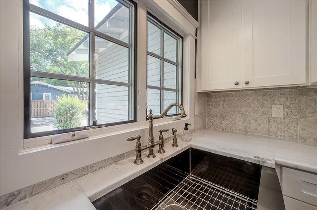 6009 N SUWANEE AVENUE, Tampa, FL 33604